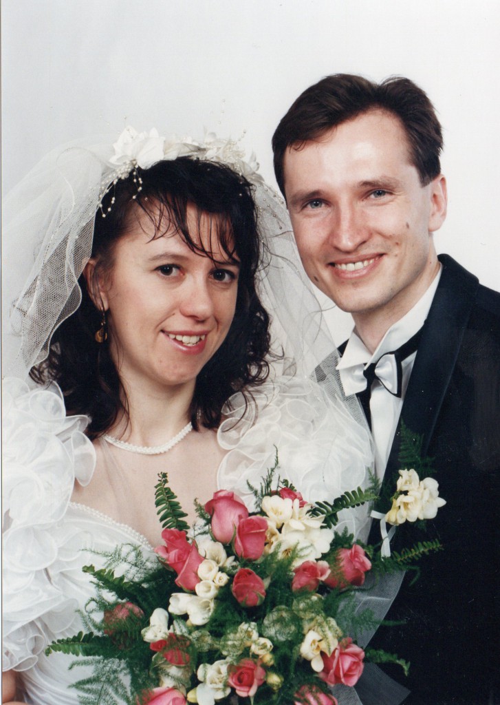 Jakub Unucka. Svatební fotka s Mirkou. 1.4.1995. Další apríl byl až za 6let.